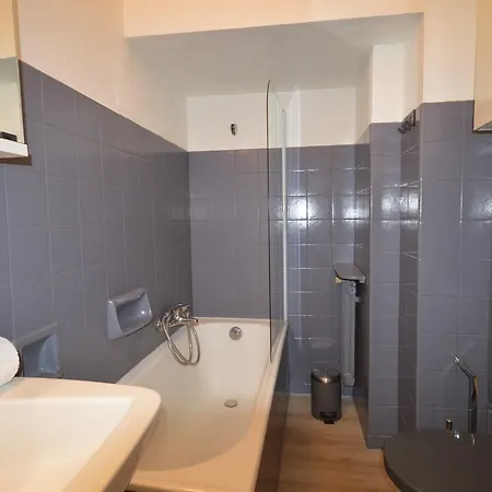 Small Yet Convenient One-bedroom Flat * קאן