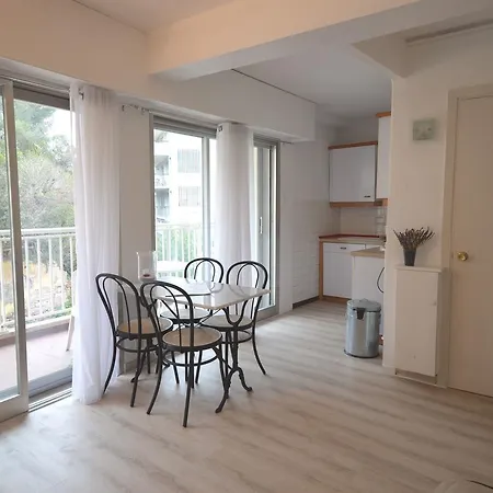 Small Yet Convenient One-bedroom Flat كان